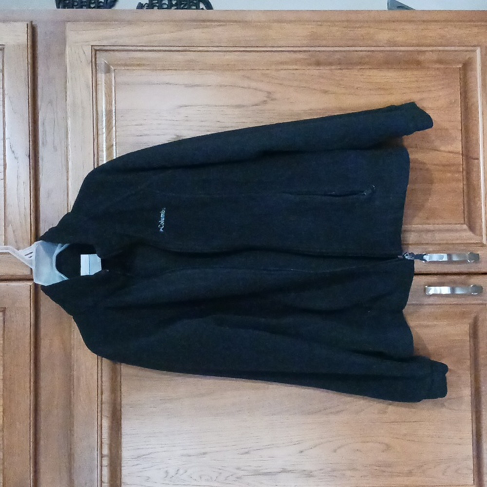 Kids Columbia zip up. Black.